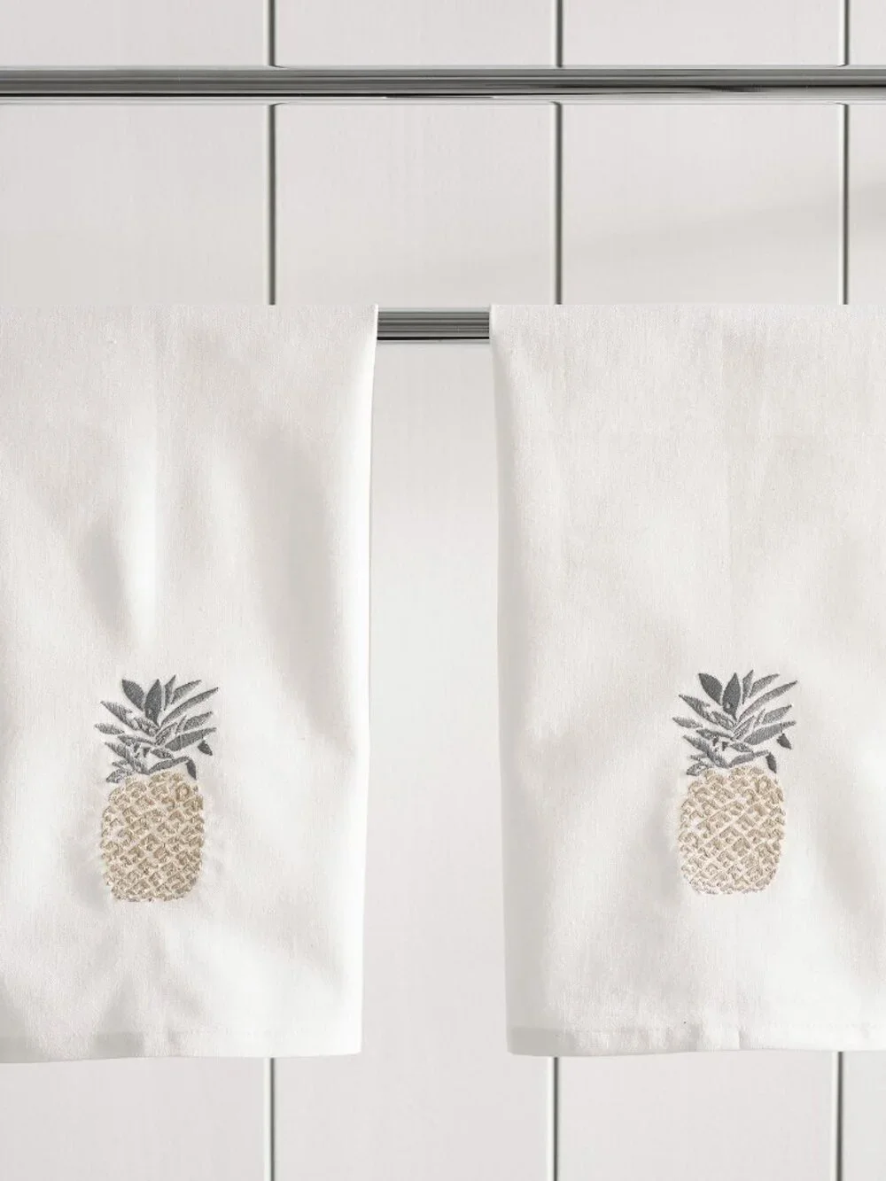POTTERY BARN Pineapple Kitchen Tea Towels